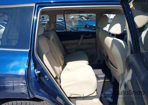 2011 Toyota Highlander Base V6 z USA, uszkodzony, nr VIN 5TDZK3EH2BS042722